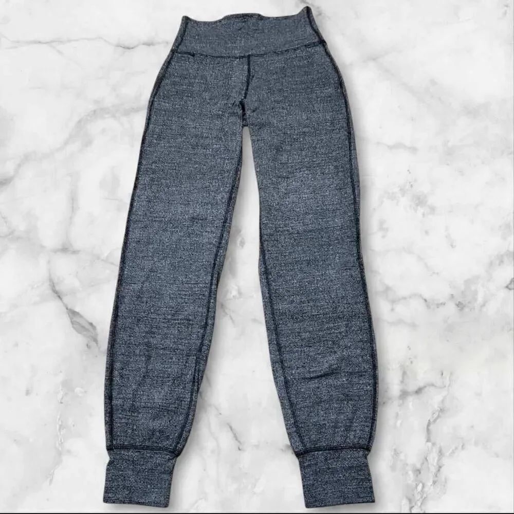 Lululemon Size 2 Gray Align Joggers 28"